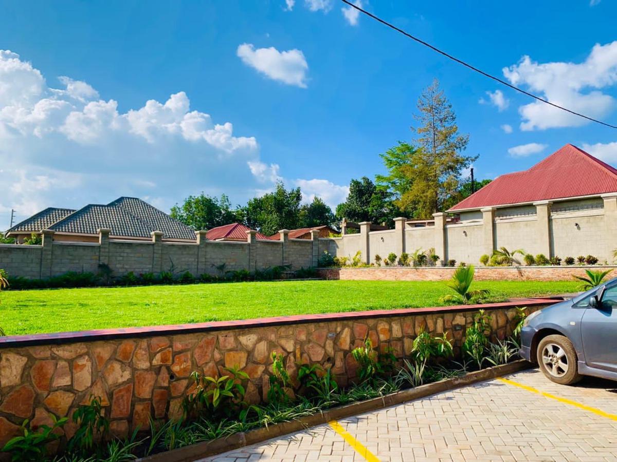 Golden Castle Hotel Hoima Экстерьер фото