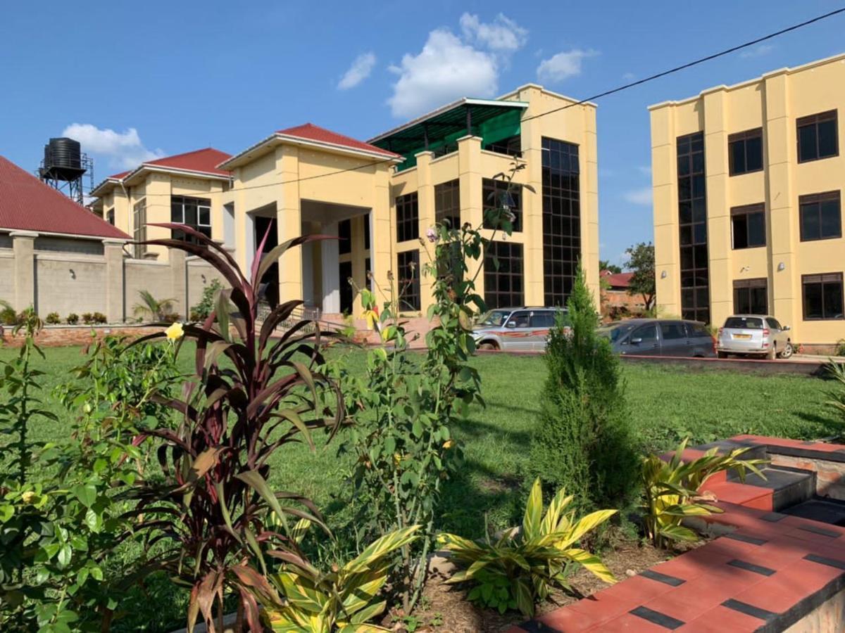 Golden Castle Hotel Hoima Экстерьер фото
