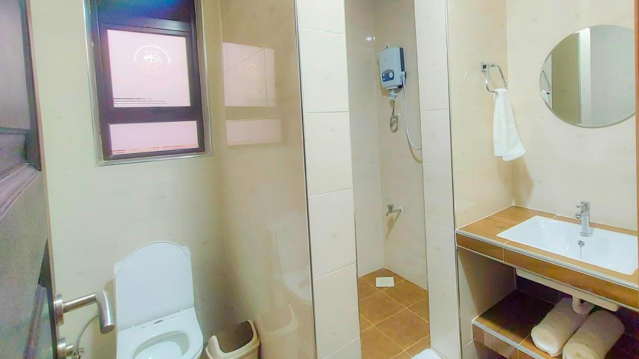 Golden Castle Hotel Hoima Экстерьер фото