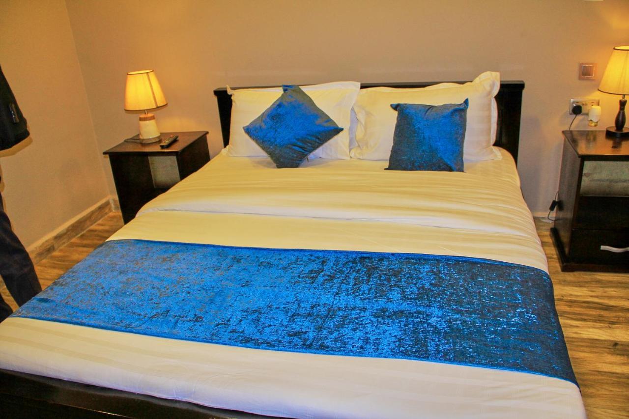 Golden Castle Hotel Hoima Экстерьер фото